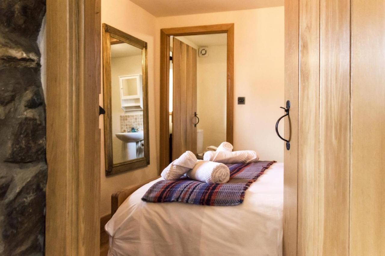 Foxglove - Luxurious Barn Conversion - Blossom Farm Johnston Esterno foto