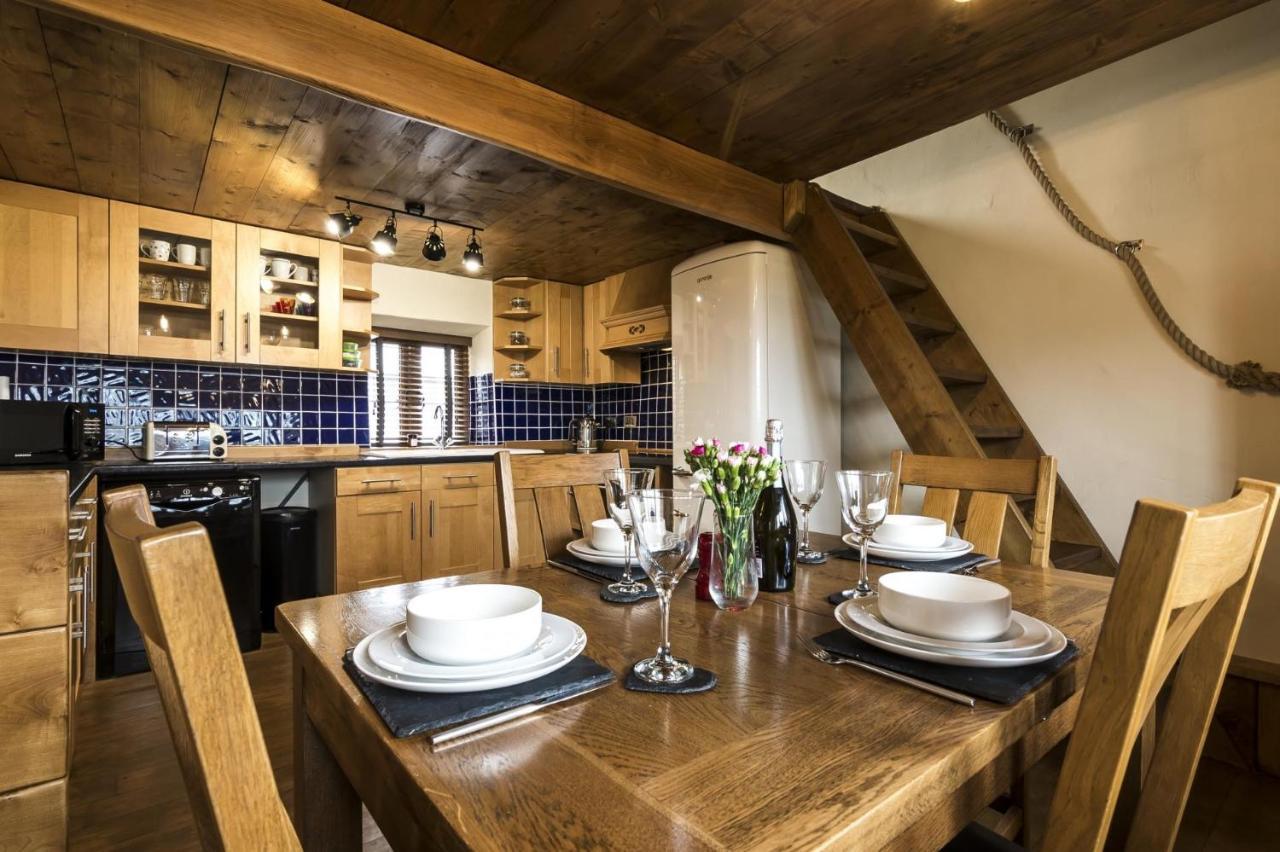 Foxglove - Luxurious Barn Conversion - Blossom Farm Johnston Esterno foto